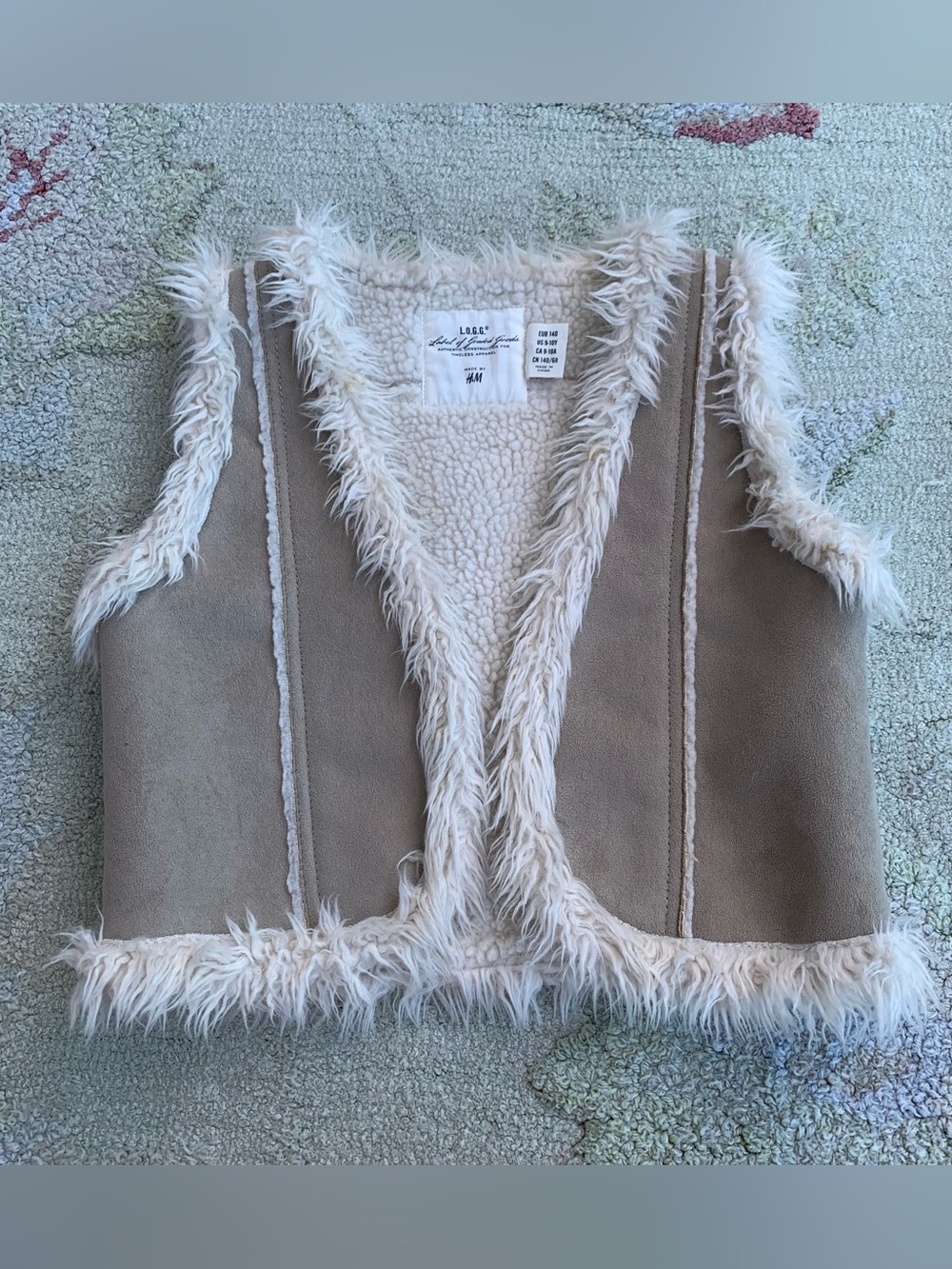 Super cute H&M L.O.G.G. Kids Faux Suede Shearling Vest Beige size US 8-9Y